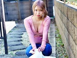 朝ゴミ出しする近所の遊び好きノーブラ奥さん 如月結衣